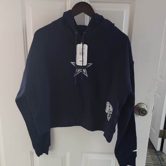 NFL Sweaters - NFL Women's Dark Blue Cropped Hoodie